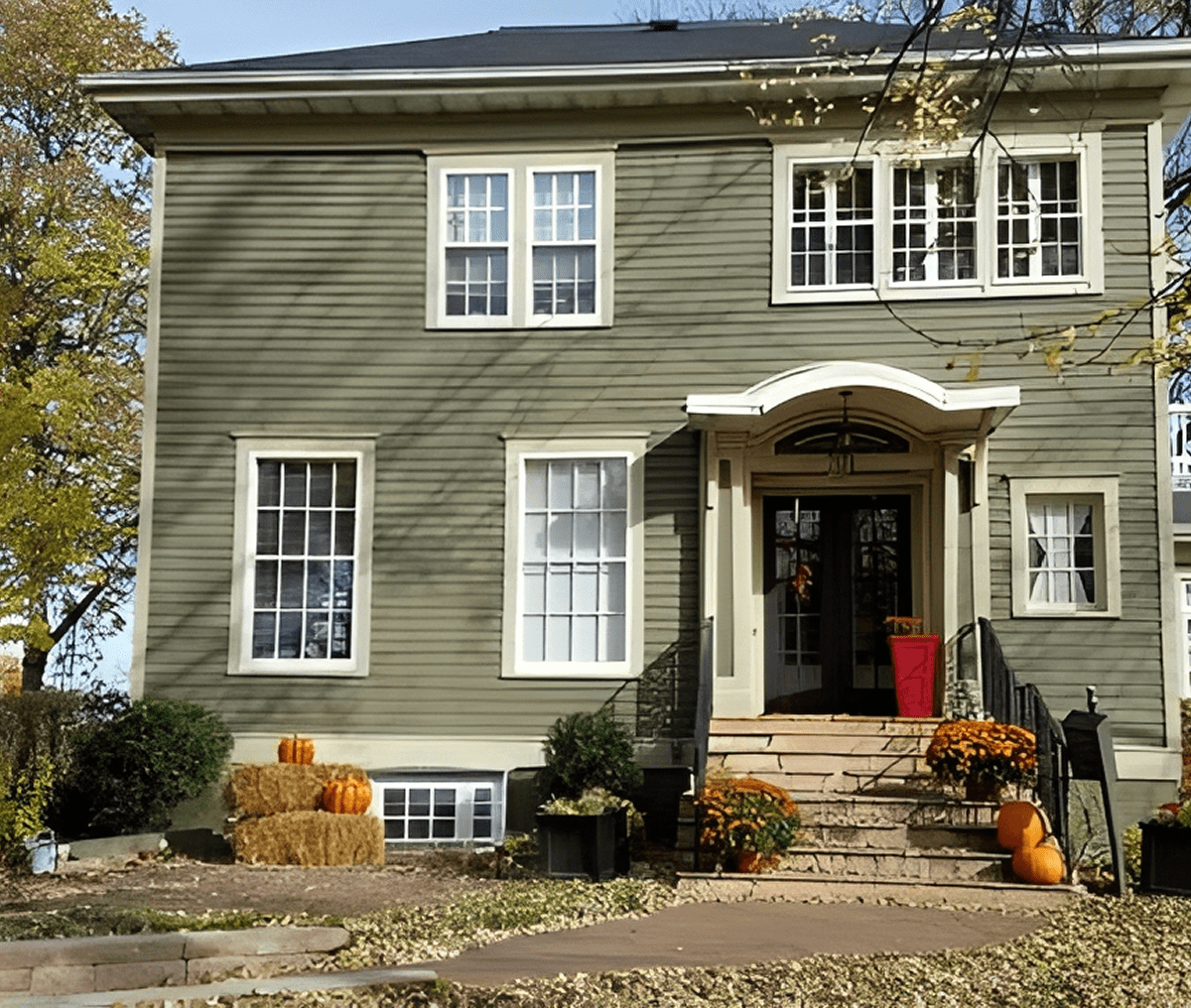Pumpkins on house steps