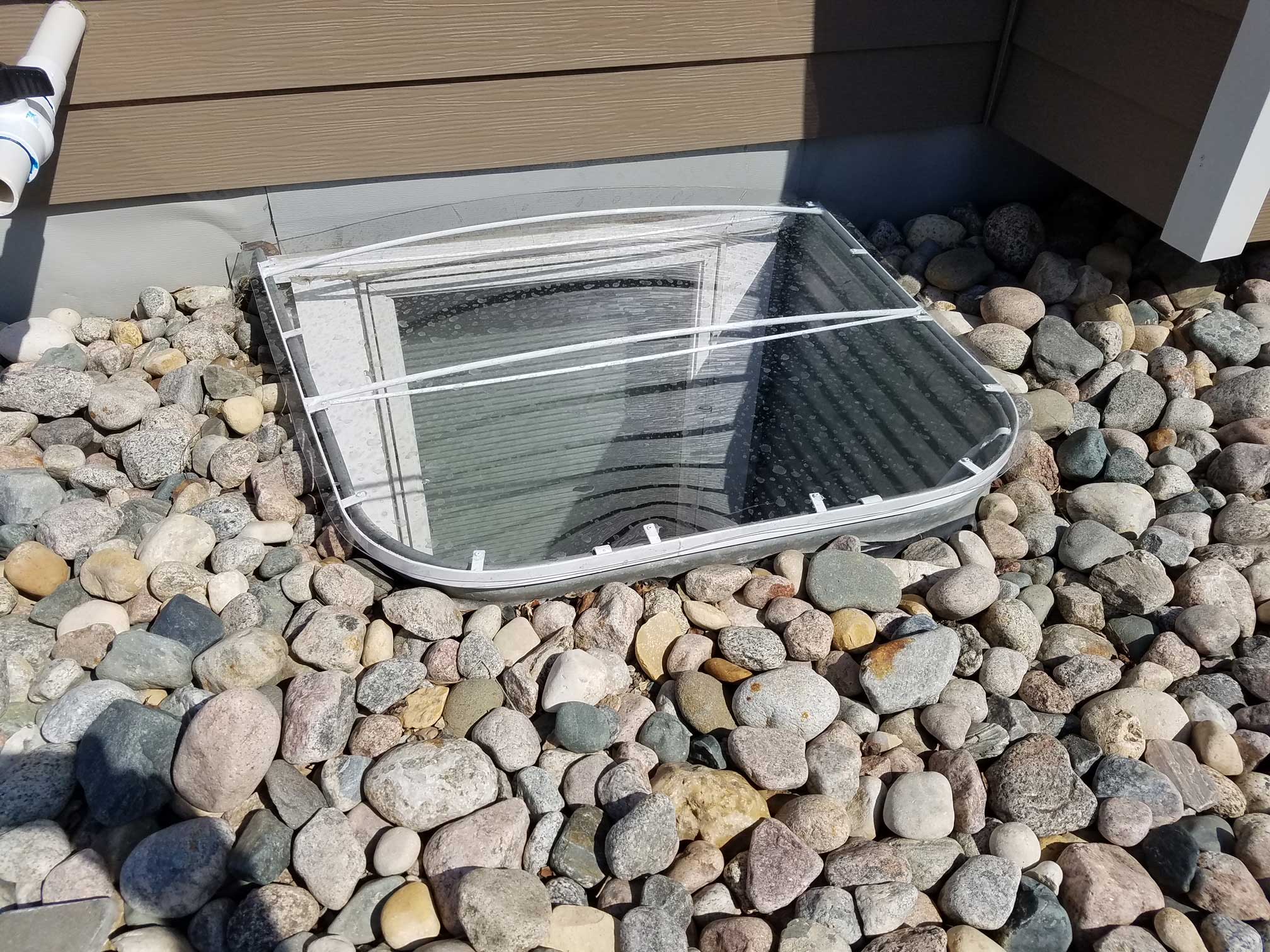 Basement window well with clear cover