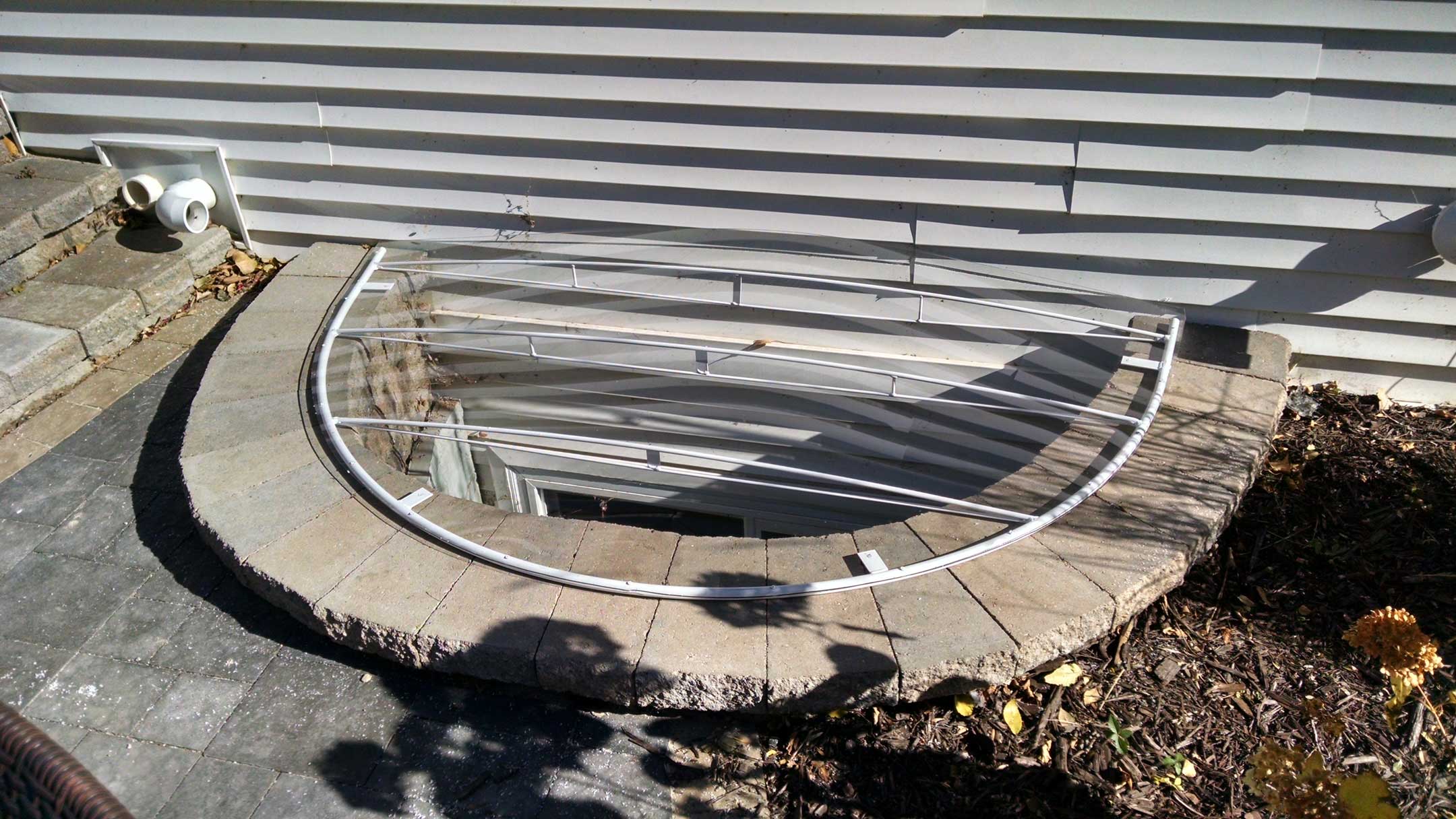 Half-moon basement window well metal cover