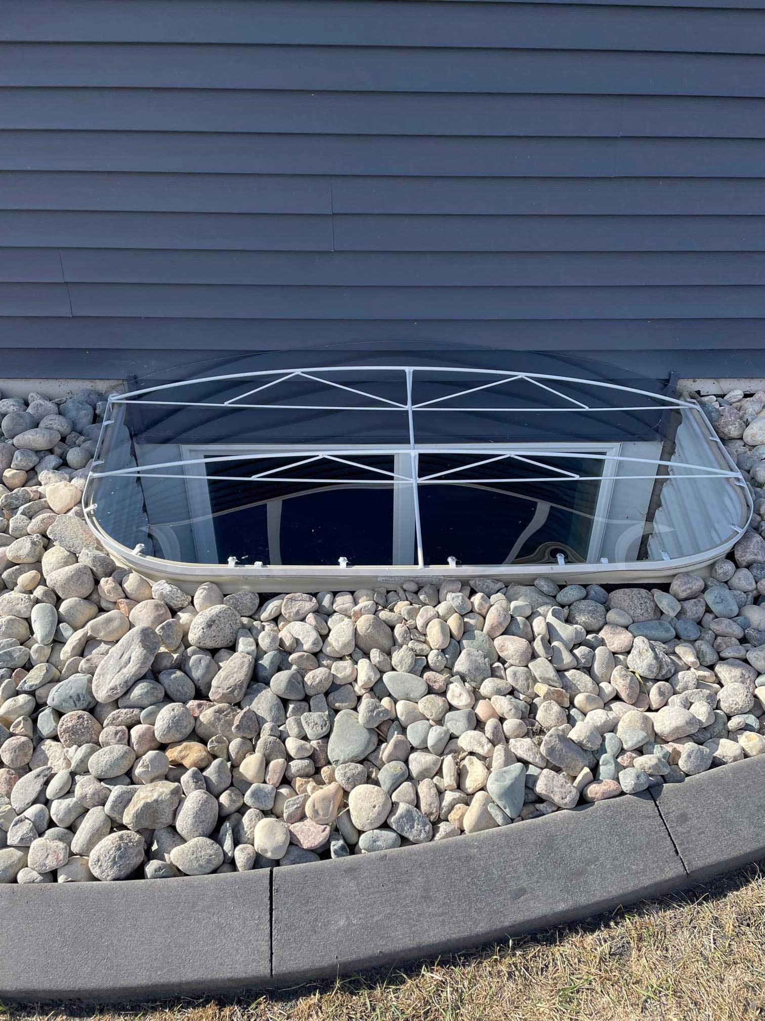 Basement window well with clear cover